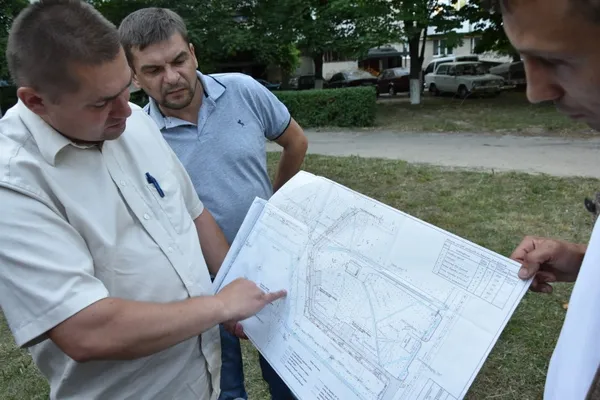 Дитмайданчики і LED-освітлення: у Луцьку відремонтують двори (фото)
