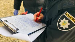 У Нововолинську біля монастиря виявили тіло чоловіка (фото, відео 18+)
