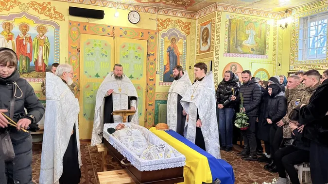 На Волині попрощалися із загиблим молодим воїном Богданом Божком (фото)