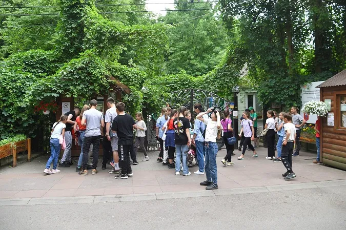 Маленькі відвідувачі Луцького зоопарку потрапили в об'єктиви камер (фото)