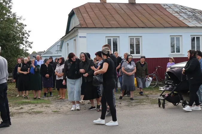 На Волині громада провела в останню путь військовослужбовця Леоніда Фищука (фото)
