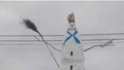 Як ліпили семиметрову снігову бабу на Волині (відео)