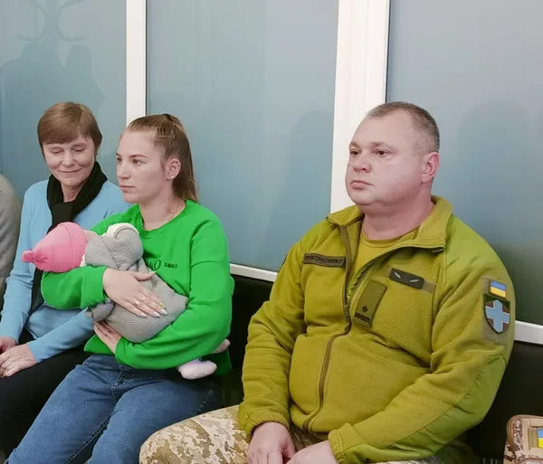 Не встиг побачити новонароджену донечку: на Волині посмертно нагородили воїна Олександра Парахомчука