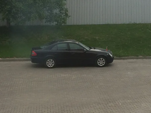 Прибув посол на такому авто