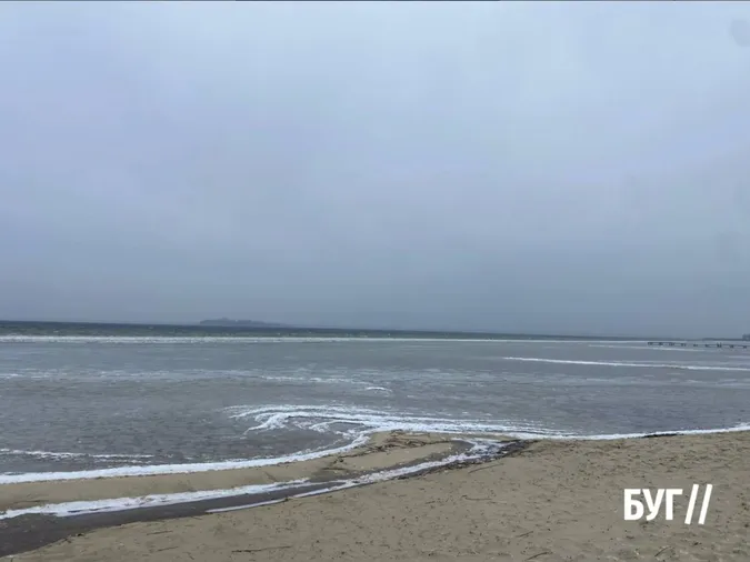 Світязь вкрився кригою: як виглядає популярне озеро взимку (фото)