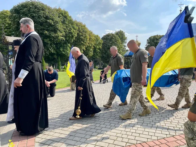 У Нововолинську провели в останню дорогу двох захисників – Володимира Гасюка та Олександра Пущала