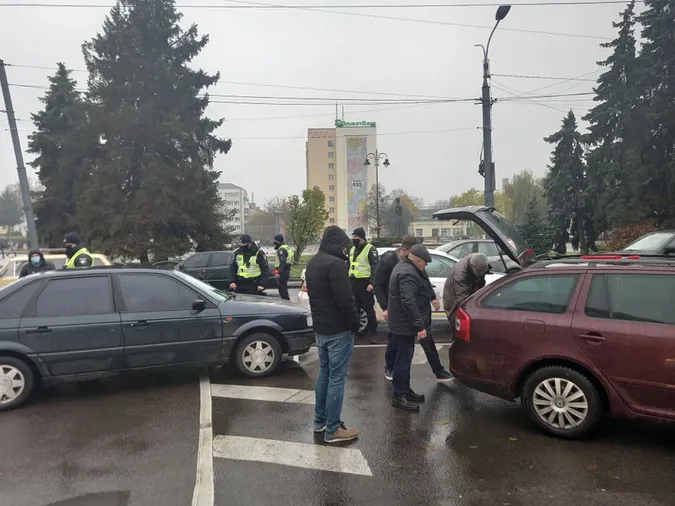 У центрі Луцька – аварія: утворився великий затор (фото)
