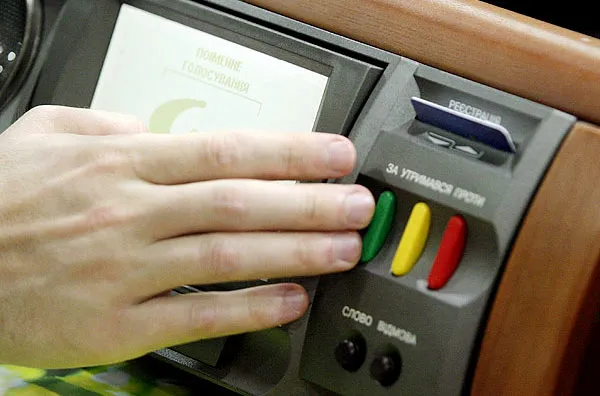 Як голосували волинські нардепи за підвищення своїх зарплат