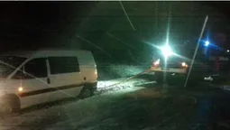 На Волині 11 людей на трьох авто застрягли у кюветі (фото, відео)