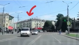 У Луцьку неповнолітній на бусі «розсікав» центром міста (відео)