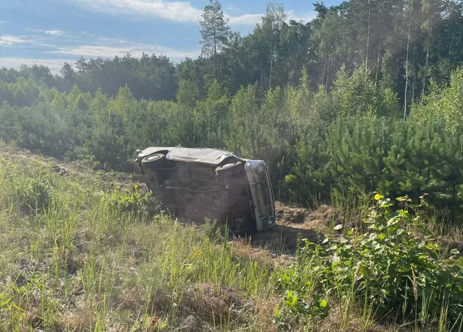 На Волині ВАЗ злетів у кювет і перекинувся – є травмовані