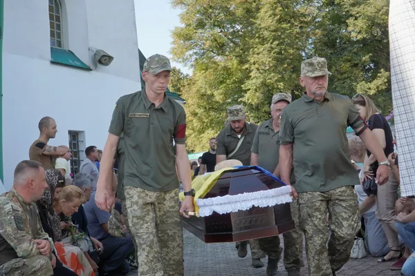 У Володимирі попрощалися з полеглим воїном Андрієм Скригою (фото)