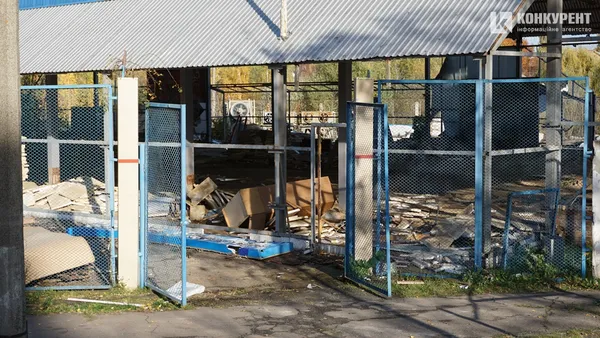 У Луцьку бульдозери почали зносити «Снігову королеву»: що там коїться (фото)