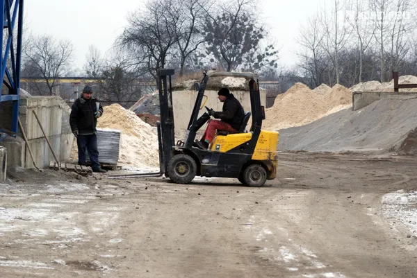 Луцьке підприємство показало, як виготовляє бруківку