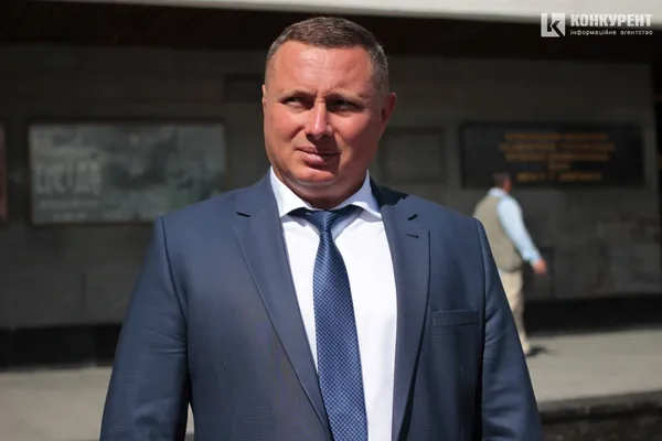 Квіти і класична музика: у центрі Луцька почали святкування Дня міста (фото)