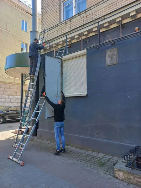 Куди зникла реклама аптек та магазинів на проспекті Волі у Луцьку