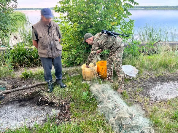 На Волині браконьєр на човні наловив риби на понад 350 тисяч гривень (фото, відео)