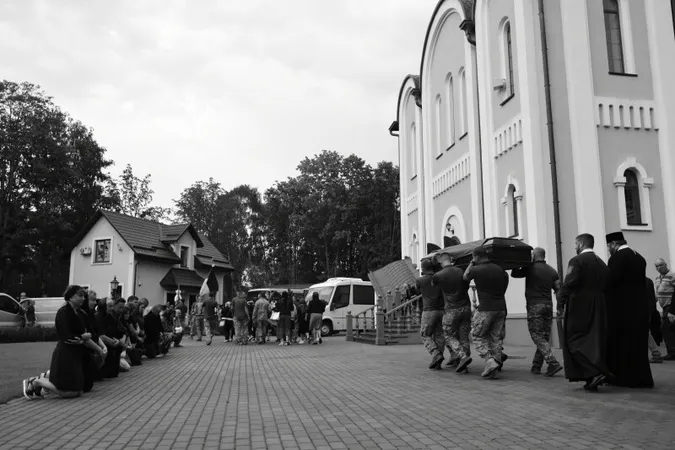 Луцька громада провела в останню путь Захисників Віталія Велічка та Антона Бучка (фото)