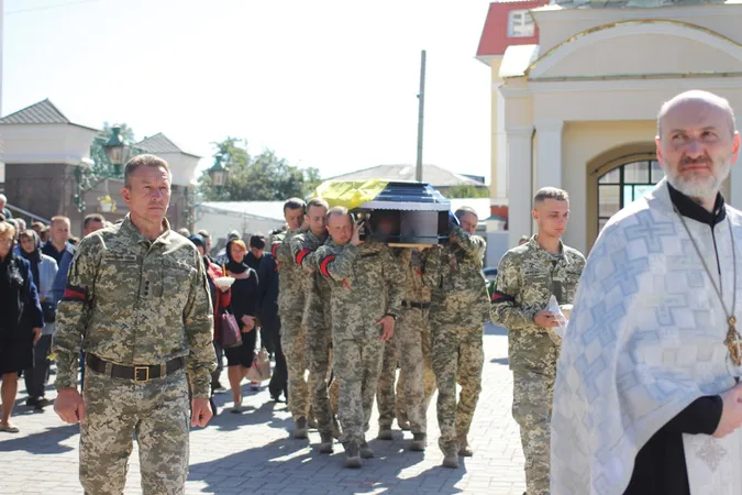 Знову похорон: Луцьк попрощався із загиблим захисником Віталієм Степанишеним (фото, відео)