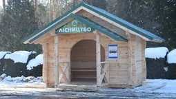 На Волині облаштували зупинку в еко-стилі (фото)