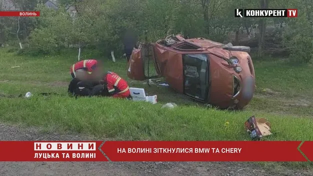 На Волині зіткнулися BMW та Chery – двоє травмованих (фото, відео)