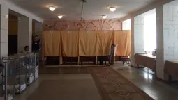 Фото бюлетнів, брак кабінок: як проходять вибори на Волині