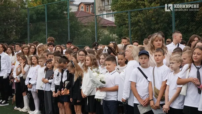 1 вересня у луцькій школі №9: як це було (фоторепортаж)