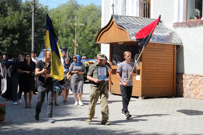 У Рожищі попрощалися із Миколою Катеринюком, який понад рік був безвісти зниклим (фото)