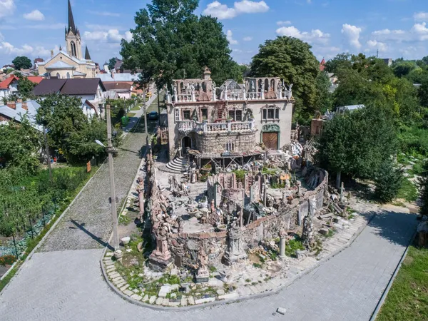 «Будинок химер» у Луцьку будується впродовж 40 років (відео)