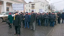У Луцьку страйкують працівники "Богдан Моторс" (фото, відео, оновлено) 