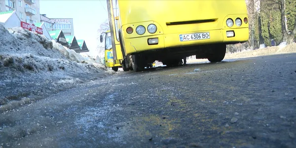 У Луцьку на Молоді – подвійна аварія за участю маршруток (фото)