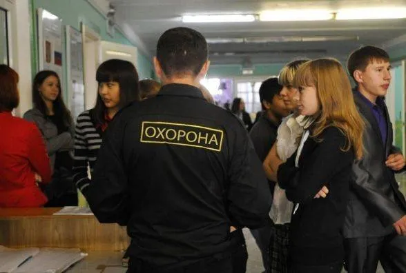 У дитсадках, школах і вишах посилять охорону 