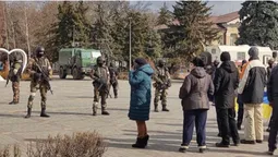 У Скадовськ зайшли військові РФ й винесли з міськради усі комп'ютери (фото)