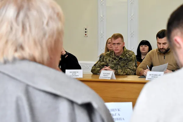 Укриття, система оповіщення та «тривожні кнопки» у закладах освіти: голова ОДА Іван Рудницький провів велику нараду