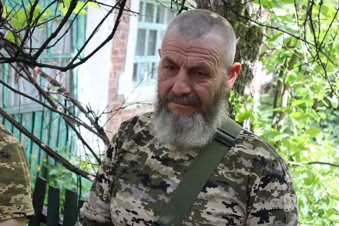 Сповідь, причастя й освячені паски: «волинська сотка» зустріла Великдень на передовій (фото)
