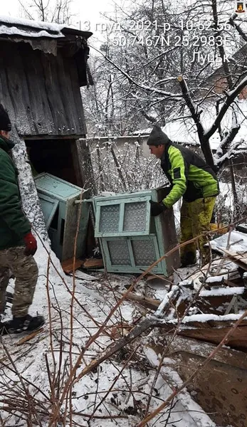 Луцькі муніципали доламали халабуди на Кічкарівці (фото)
