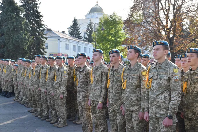 Зі зброєю і прийомами рукопашки: як приймали в Луцьку в ліцеїсти (ФОТО)