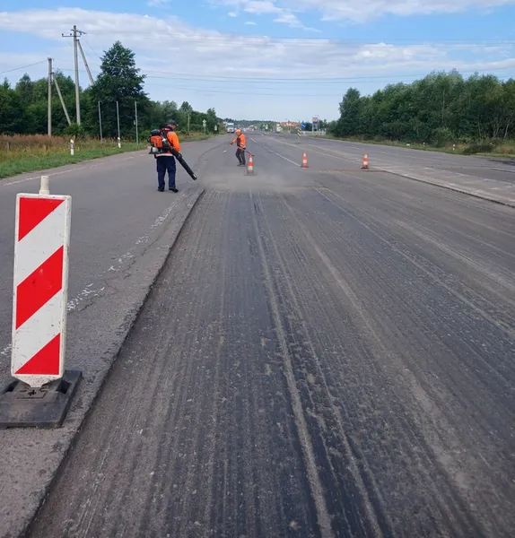 На Волині з двох кінців ремонтують «варшавку» (фото)