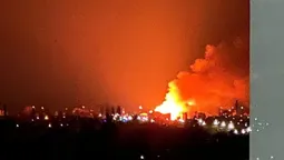 Палахкотіло пів неба: що вночі згоріло під Луцьком (відео)