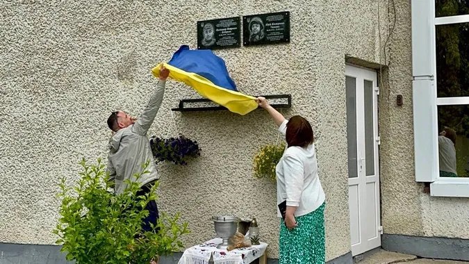 Вони навчали дітей музиці, а загинули за Україну: у Нововолинську відкрили дошки пам’яті освітянам (фото)