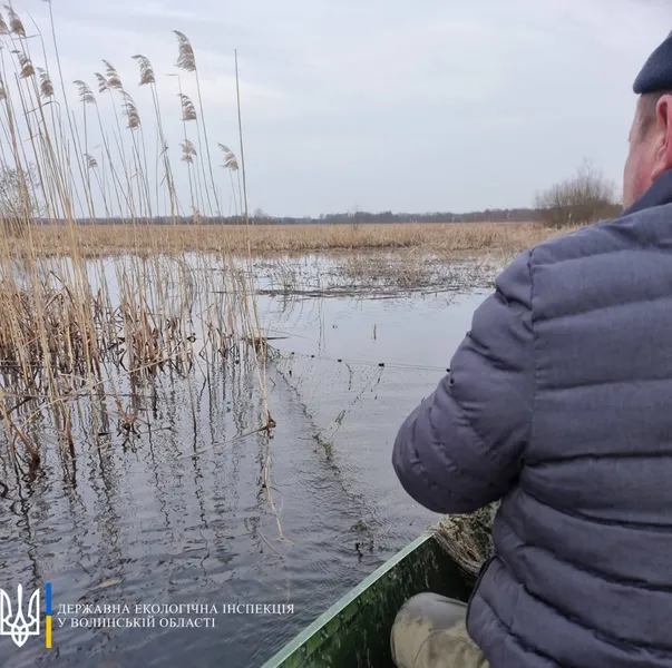 З волинських водойм витягнули понад 600 метрів сіток (фото)