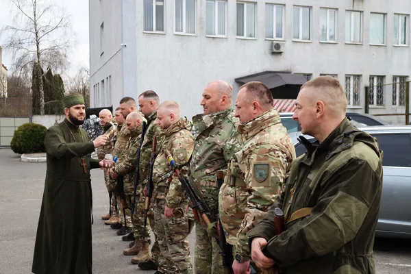 Волинські поліцейські-добровольці зі зведеного батальйону «Захід» вирушили на фронт (фото)