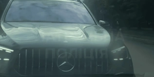 У Луцьку водій Mercedes виїхав на зустрічну під час хвилини мовчання: як його покарали (відео)