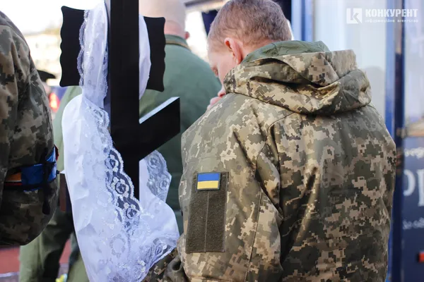 У Луцьку попрощалися із Героями, які загинули внаслідок авіаудару по аеродрому (фото)