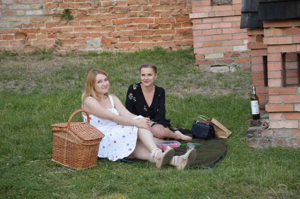 Слухати джаз й пити вино в стінах старого замку - луцькі панянки знають, як треба проводити вечори п'ятниці