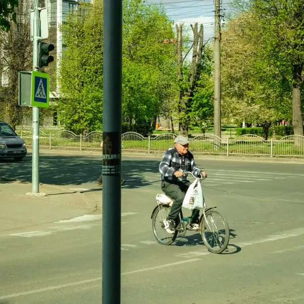 Від любові до ненависті: у Луцьку пропонують створити безпечні умови для електросамокатів (фото)