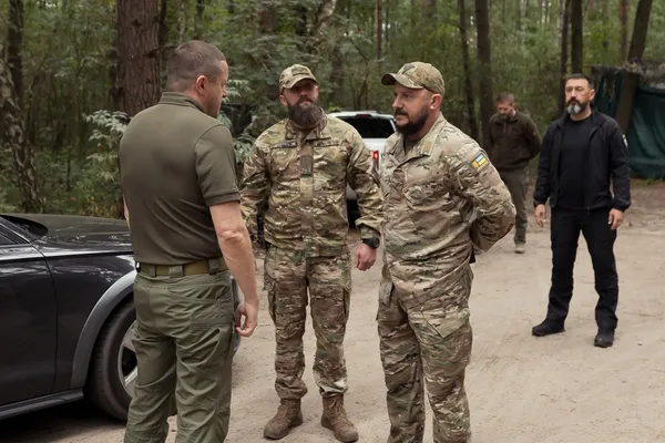 Безпекова ситуація, нагороди поліцейським та робота лікарень: Іван Рудницький відвідав Ковельський район (фото)
