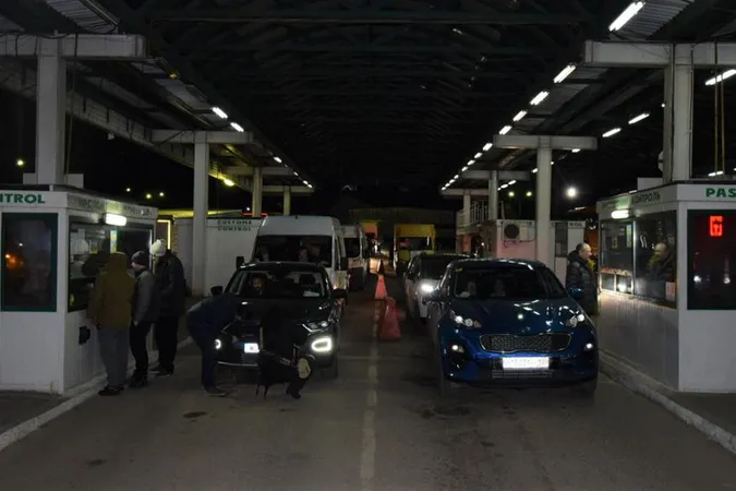 На в'їзд в Україну з Польщі – величезні черги (відео)