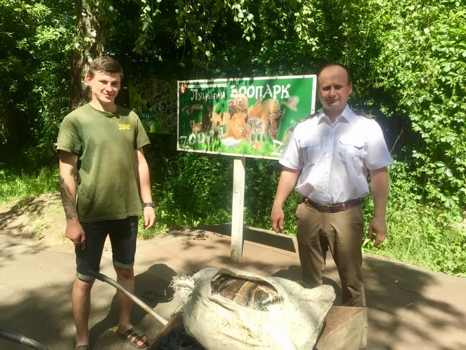 У «Луцький зоопарк» передали вилучену в браконьєрів рибу (фото)
