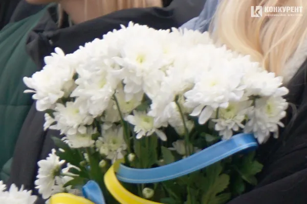 Він хотів би, щоб ми посміхались: Луцьк попрощався із Героєм Андрієм Романовим (фото)